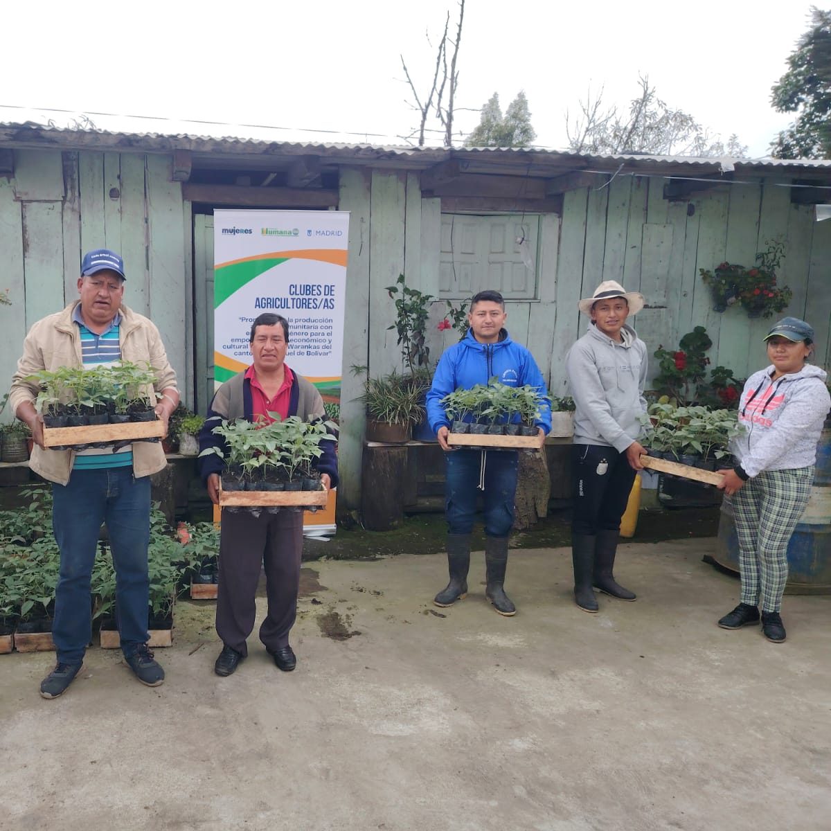 Entregamos plantas de mora a cinco Clubes de Agricultores en San Miguel de Bolívar