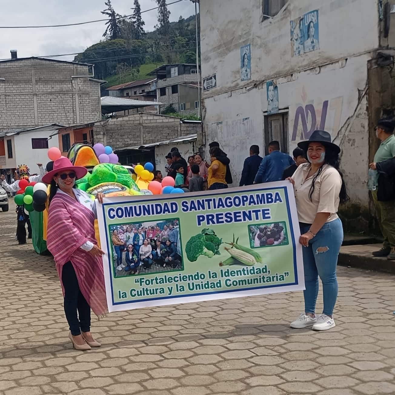 Juventud y tradición: el carnaval fortalece el liderazgo comunitario en Santiago Pamba, Bolívar