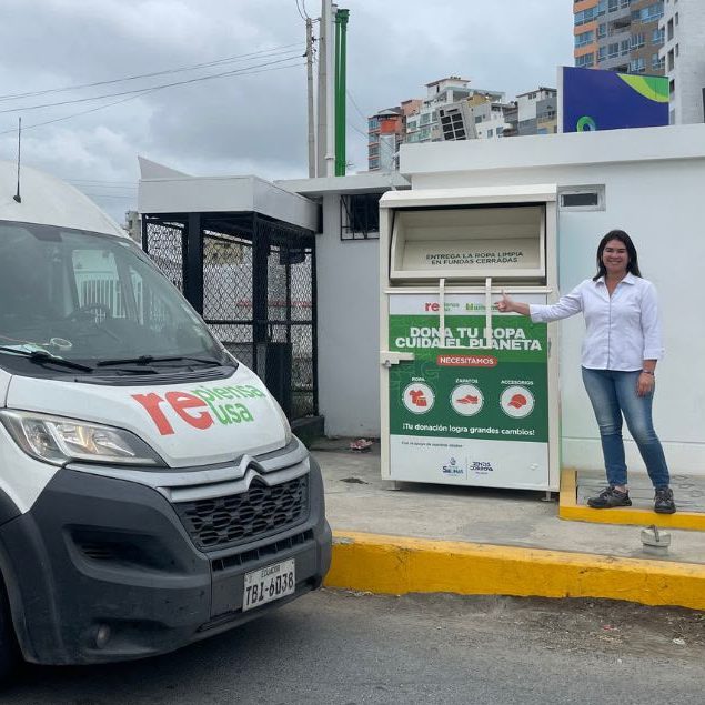 Repiensa Reusa llega a Salinas con 9 contenedores para dar una segunda vida a la ropa